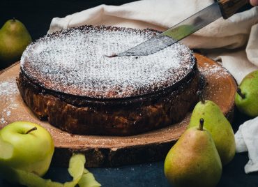 Apple pear rum cake